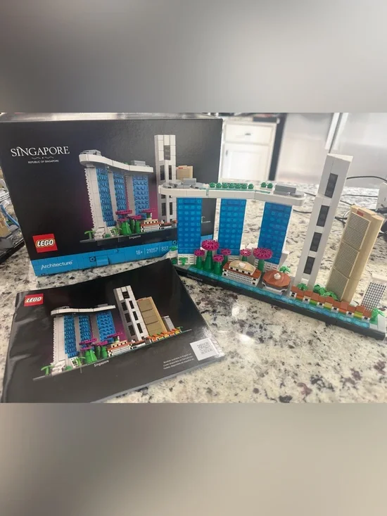 LEGO Architecture Singapore 21057 RETIRED Skyline Complete Box & Manual