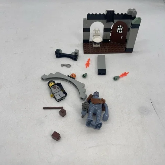LEGO Harry Potter: Troll On the Loose (4712) Nearly Complete No Manual