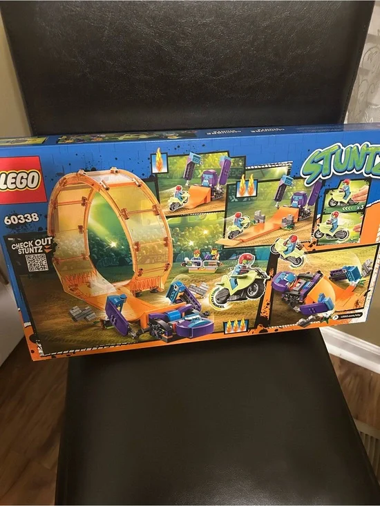 LEGO CITY: Smashing Chimpanzee Stunt Loop (60338)