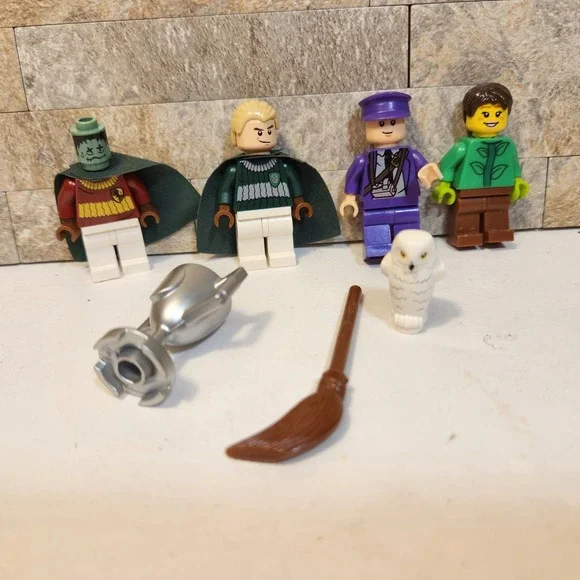 Wizarding World Minifigures Lot Owl Broom Trophy Snake Crest Conductor Figures