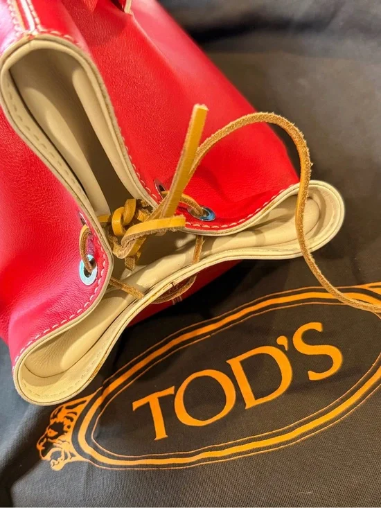 Tod's Red Leather Shoulder Tote