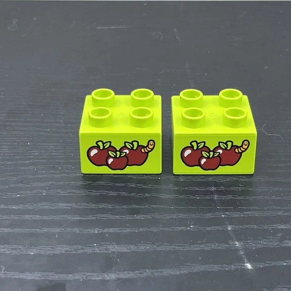 LEGO DUPLO Lime Green Apple Bricks‎ w/ Worm Print 2x2 Lot of 2 Genuine Rare