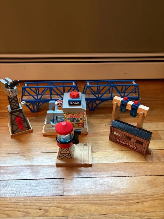 Mattel Wooden Rail Accessory Set - Blue, Red, White, Natural