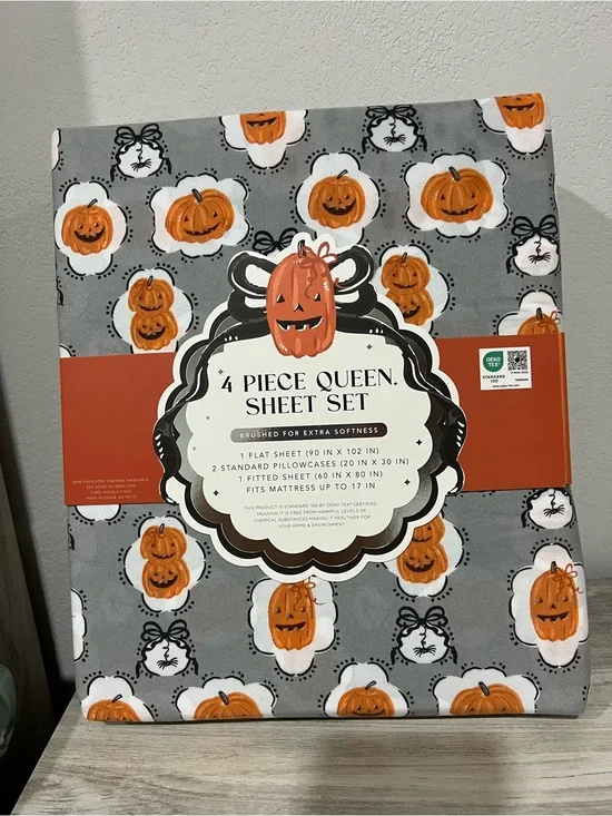 4-Piece Queen Sheet Set - Gray with Orange Pumpkin Print