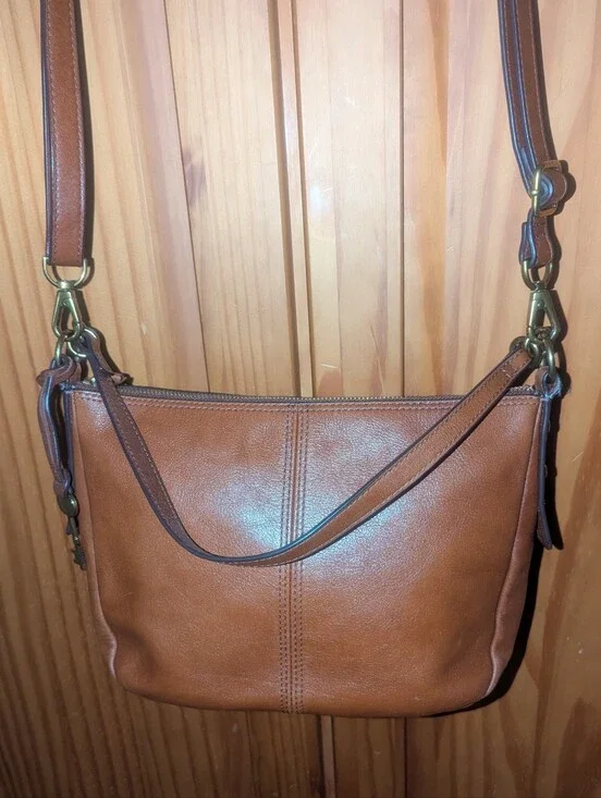 Fossil Jolie Leather Shoulder Bag - Sleek Everyday Carry