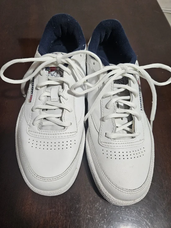 Reebok White Sneakers with Navy Lining