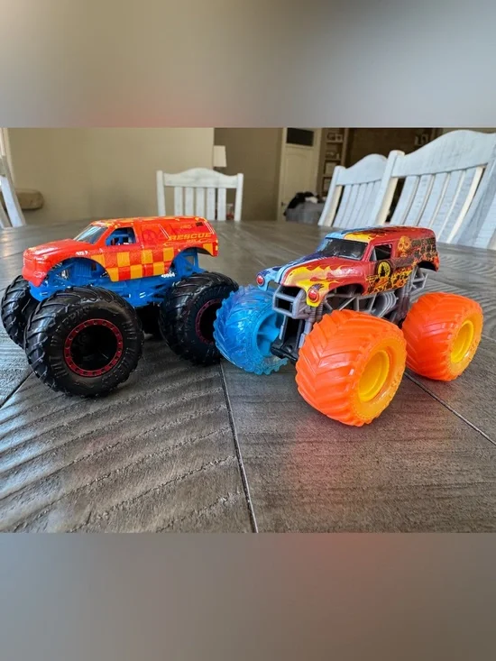 Hot Wheels Town Hauler & Monster Jam Fire Ice Grave Digger Monster Trucks