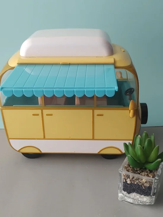 Peppa Pig Family Camper Van Collection Exelente Condition Yellow
