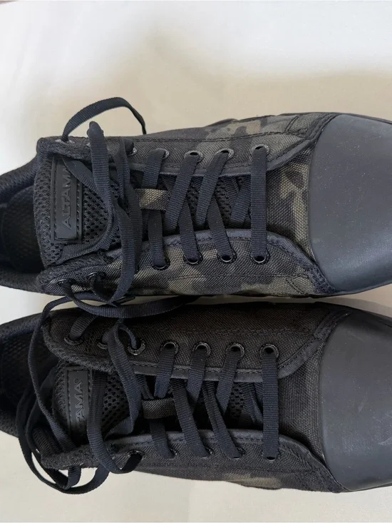 Altama Men's Black Low-Top Camouflage Pattern Sneakers