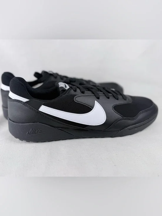 Nike Terra Manta Men’s 11 Black and White Low-Top Sneakers