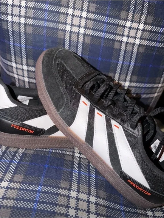 Men's Black and White Low-Top Sneakers
