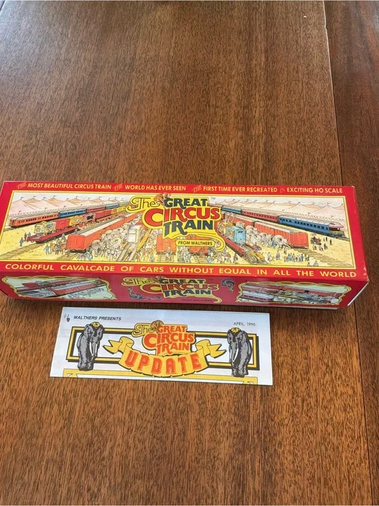 DECOR WALTHER The Great Circus Train Box in Red‎ and Yellow