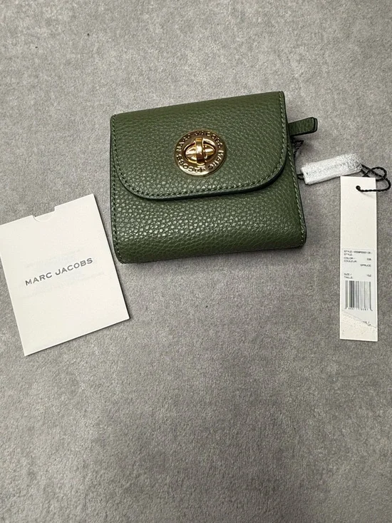 Marc Jacobs Turnlock Trifold Leather Wallet in Spruce NWT