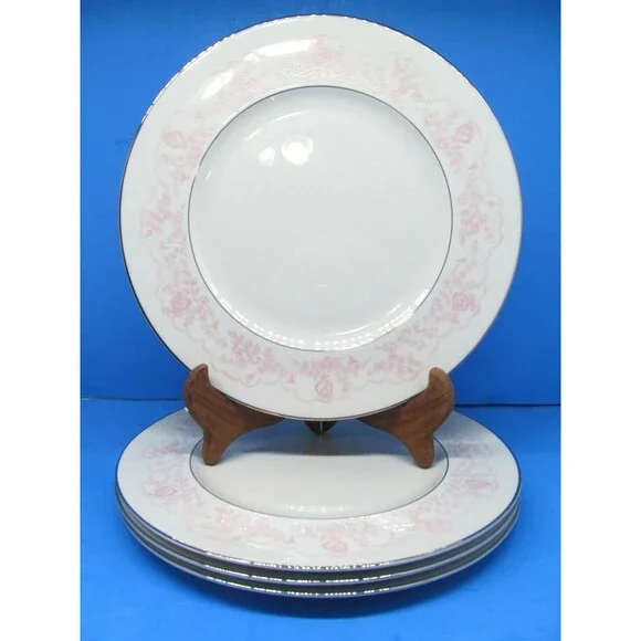 Royal Jackson WEDDING LACE Dinner Plates Bundle of 4 excellent