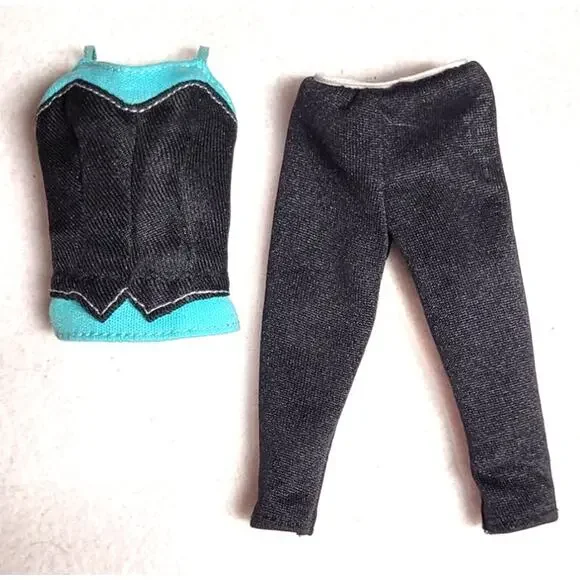 Spin Master LIV Doll 2009 Daniela First Wave Replacement BLK Leggings & Top