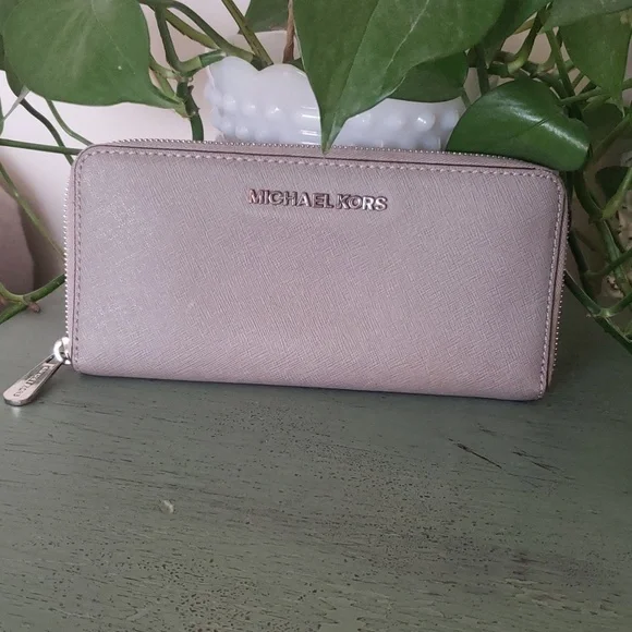 Michael Kors Gray Leather Zip Clutch Waller