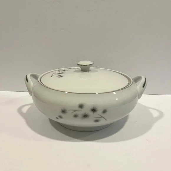 Creative Fine China Japan #1014 Covered Vegetable Tureen Serving Dish Starburst