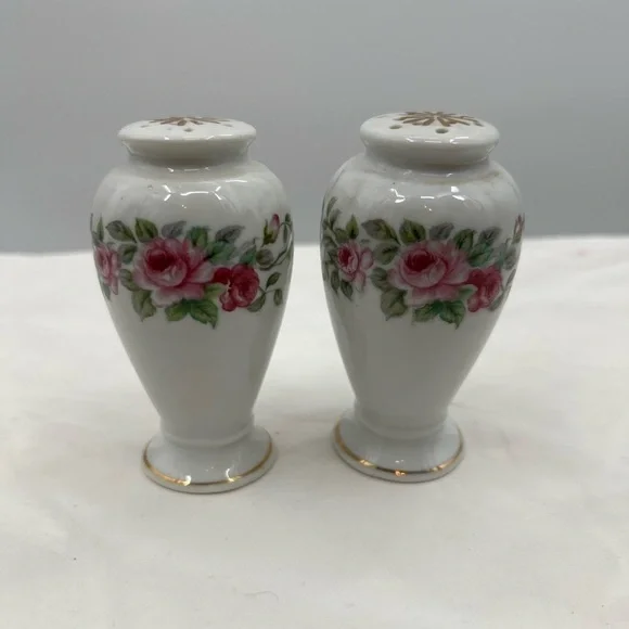 Japan Swirl China Pattern Vanity Salt and Pepper shakers