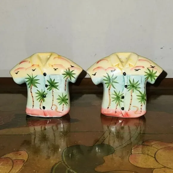Aloha Shirt Ceramic Salt & Pepper Shakers Hawaii