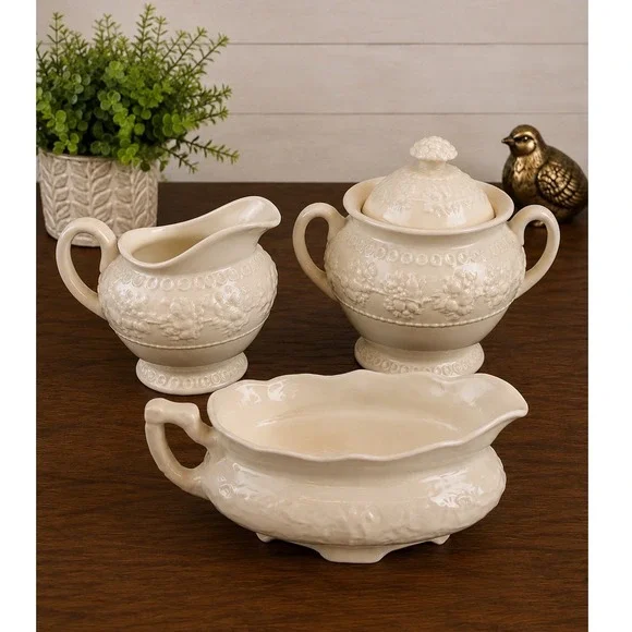 1960's Wedgwood Etruria Barlaston Wellesley Creamer, Sugar Bowl & Gravy Boat Set