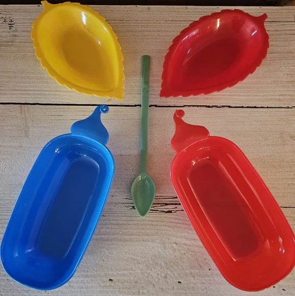 2 Vintage 1950s Breyers & 2 Vtg. 70s Dairy Queen Plastic Ice Cream Bowls & Spoon