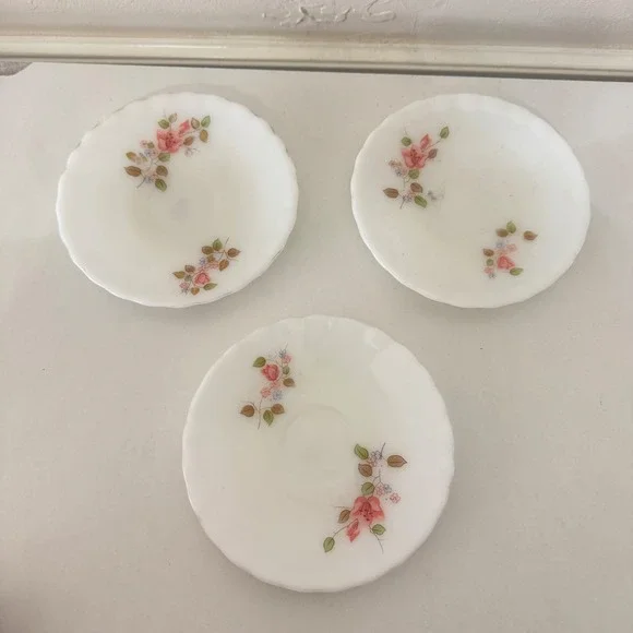 Opalong by MUN HWA Small Saucers Set of 3 Floral‎ Design Vintage
