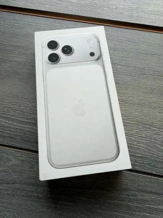 Apple iPhone 17 Pro Max 256GB Silver Box Only