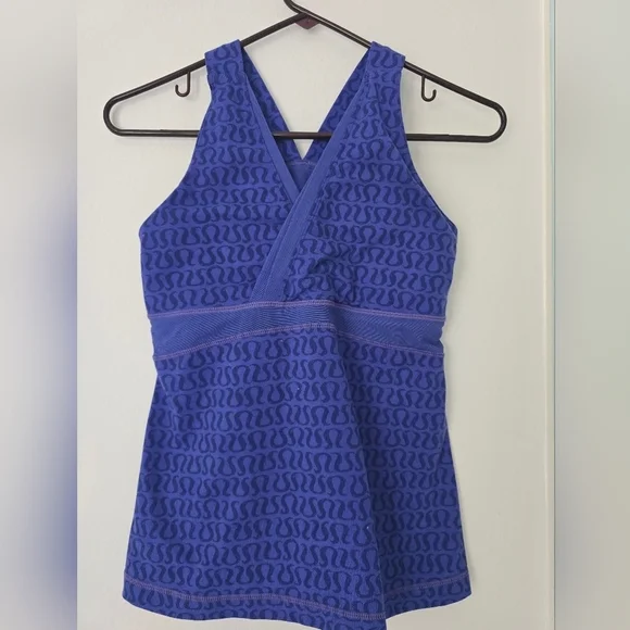 Lululemon Blue Patterned V-Neck Top Size 8 r