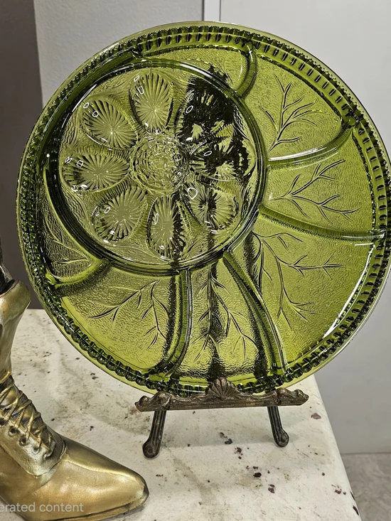 Vintage Indiana Glass Avocado Green Pebble Leaf Deviled Egg Relish Platter 13