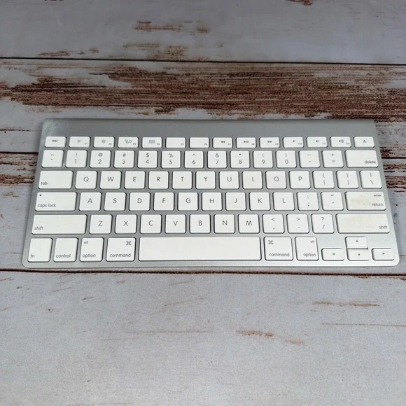 Apple Wireless Bluetooth Keyboard A1314 Silver Aluminum Mac iPad Tested OEM