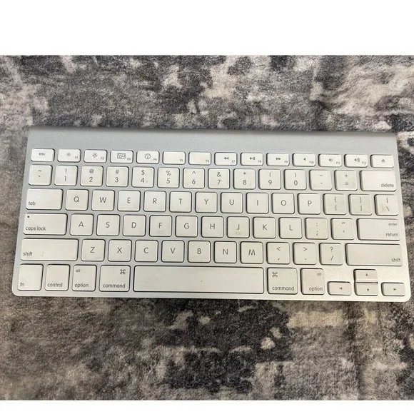Apple Wireless Keyboard‎ A1314 Silver Bluetooth Compact Mac Accessory