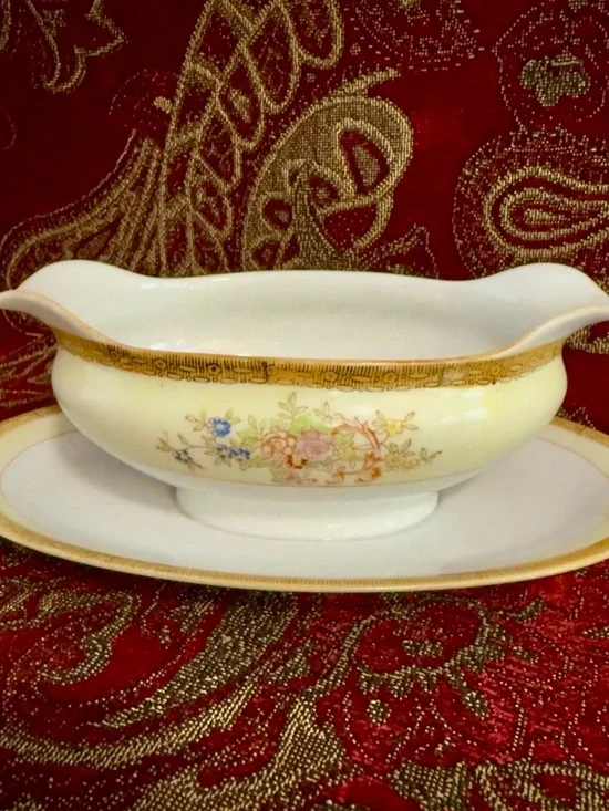 Vintage Noritake Porcelain Gravy Boat with Attached Underplate / Drip Tray 1930s