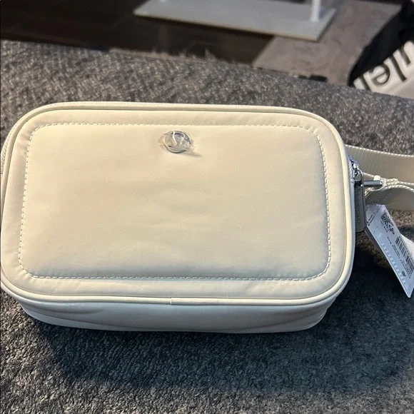 Lululemon Athletica NWT CAMERA Bag