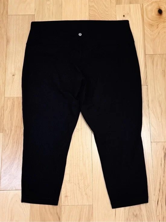 LIKE NEW Lululemon Women’s Align Ribbed High-Rise Crop Tights 23