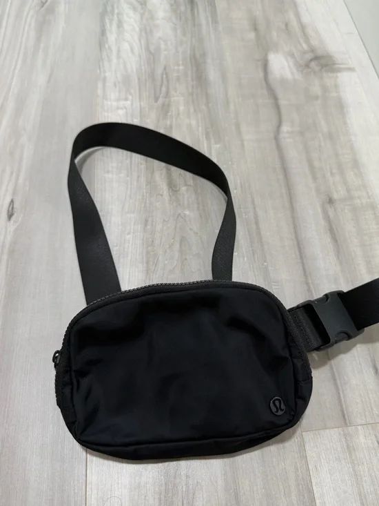 Lululemon belt bag