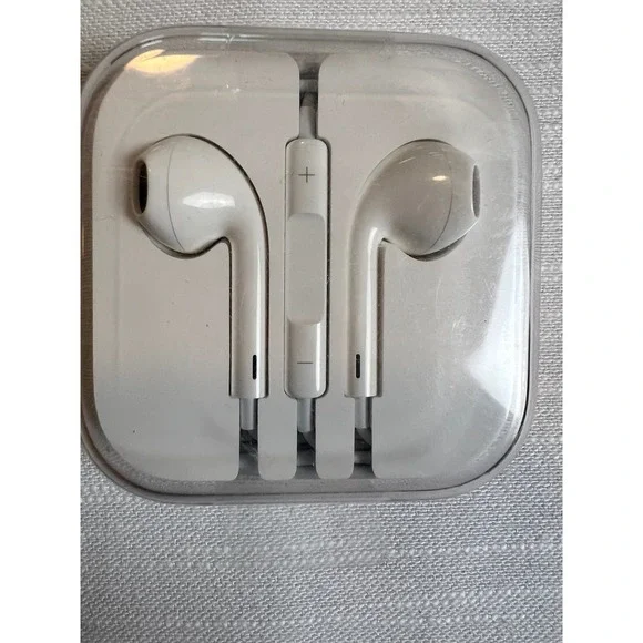 Apple EarPods with 3.5mm Headphone Plug Wired Earphones White MD827LL/A