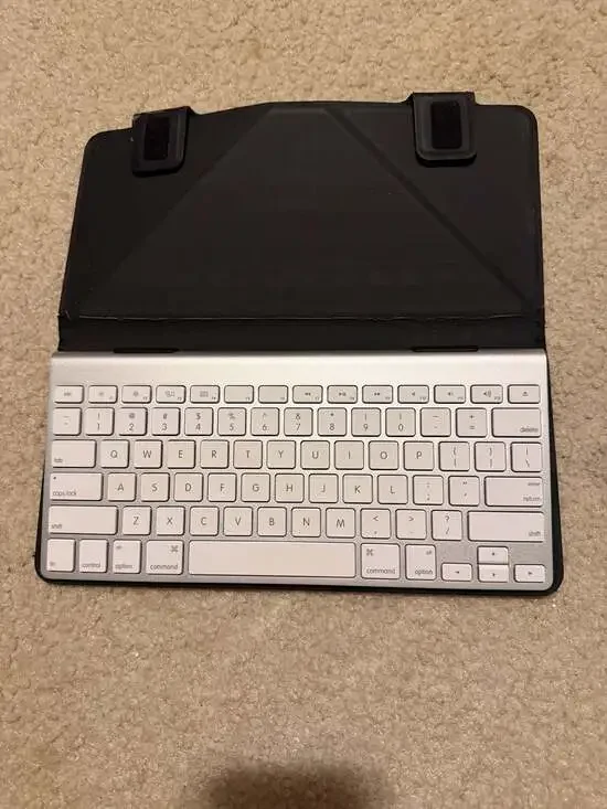 Apple Wireless Bluetooth Keyboard A1314 with Case