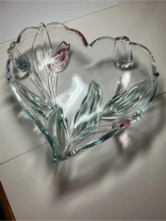 Mikasa Tripoli Heart-Shaped Glass Bowl with Pink and Blue Accents