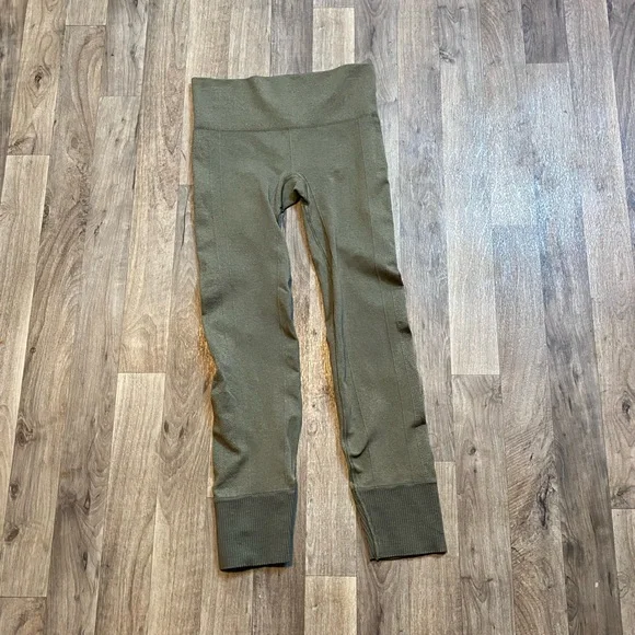 Lululemon Q5 Green Compression Leggings Size 6