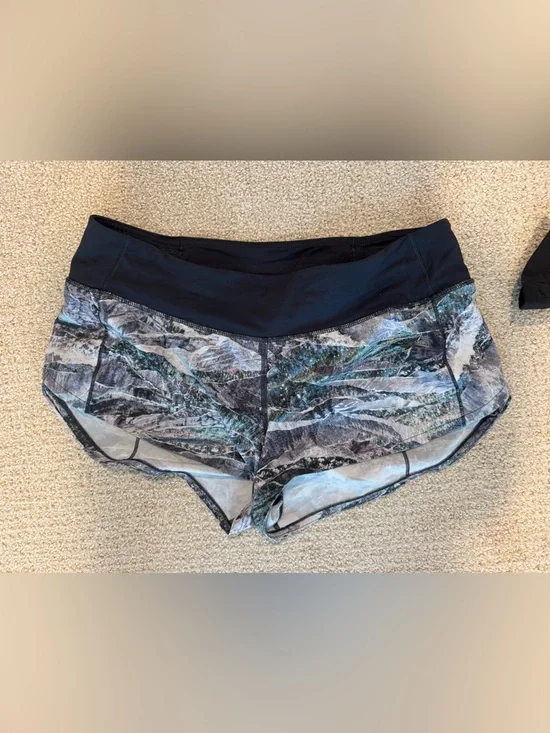 Lululemon speed up 2.5” shorts