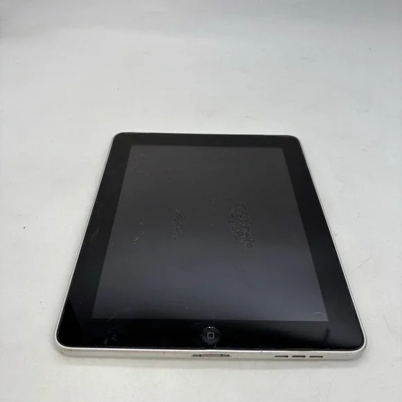 iPad 32GB A1337 Broken Doesn't Turn On Silver Parts Or Repair Bundle