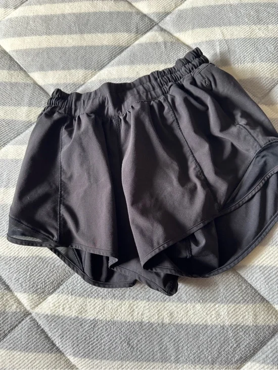 Lululemon Hotty hot 4” black shorts