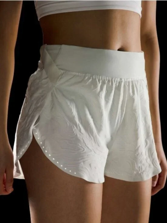 Lululemon Fast and Free HR Short, Airflow Emboss Mini Bone, size 8