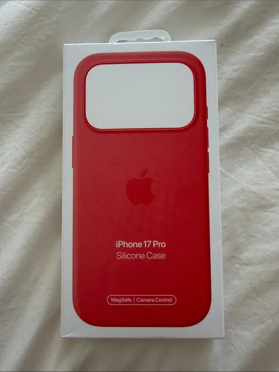 Apple iPhone 17 Pro Silicone Case MagSafe Bright Guava