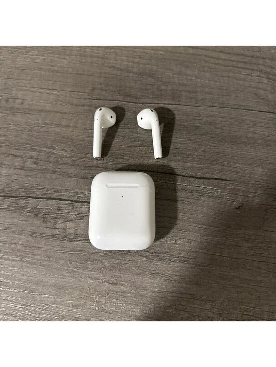Apple AirPods 2nd Generation In-Ear Headset (A2031/A2032) w/ Mag Safe Case A1938