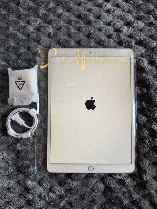 Apple iPad Air Tablet - rose gold