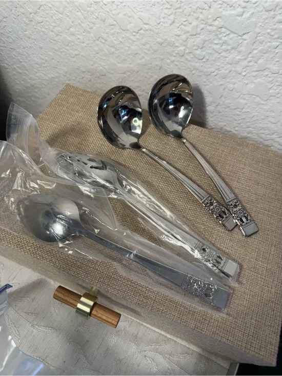 Oneida Coronation Stainless Serving Spoon Lot of 5 Pieces (3 sealed) 8.25”