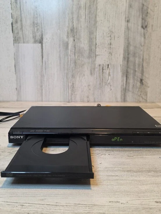 Sony DVP-SR200P CD DVD Player Progressive Scan Tested Working w/ AV RCA Cable