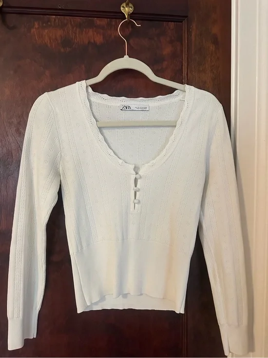 Zara White Scalloped V-Neck Long Sleeve Knit Top
