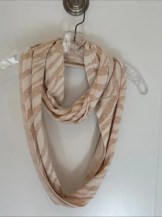 Chico's NWT Tiger Knit Infinity Scarf in Beige & Cream